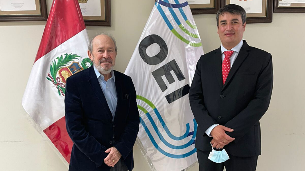 El Dr. Salomón Lerner Febres, presidente del Instituto de Democracia y Derechos Humanos de la PUCP y miembro del jurado del Premio Iberoamericano de Educación en Derechos Humanos, visitó las oficinas de la OEI Perú