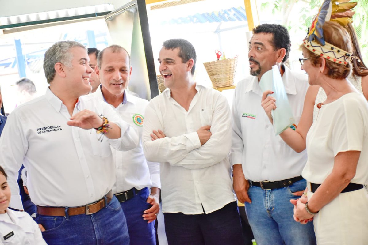 A OEI visita uma “escola de fronteira” do Amazonas com o presidente da Colômbia
