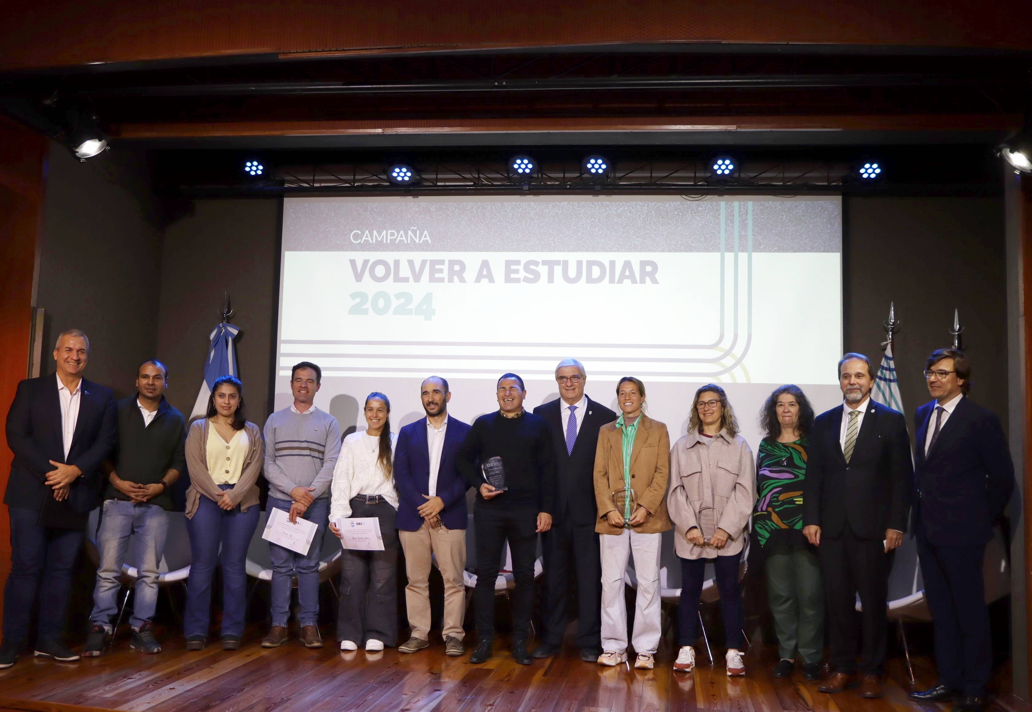 Atletas olímpicos unidos por la educación en la campaña “Volver a Estudiar” 2024