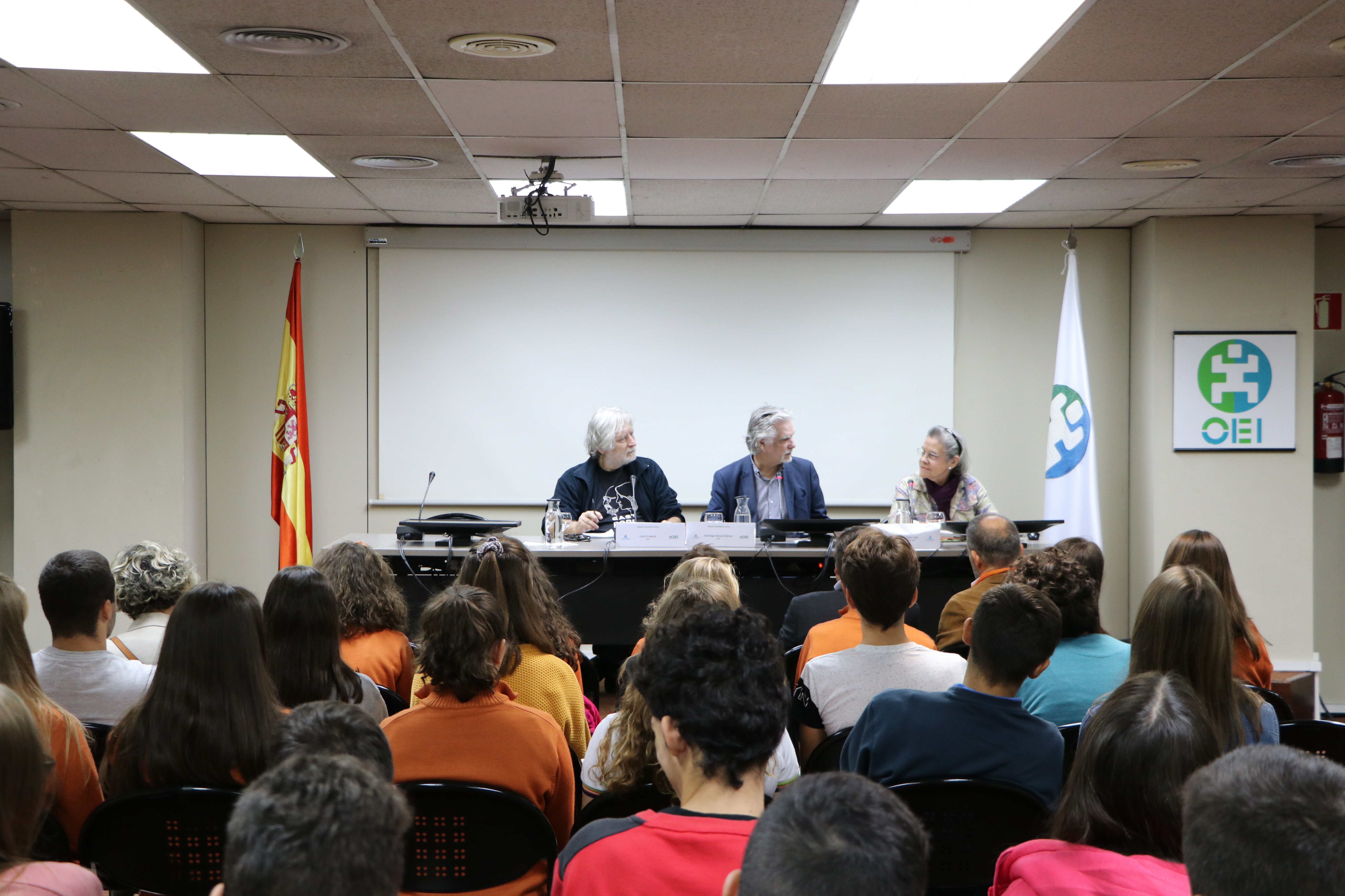 60 alumnos madrileños de 4º ESO visitan la OEI para un encuentro con escritores