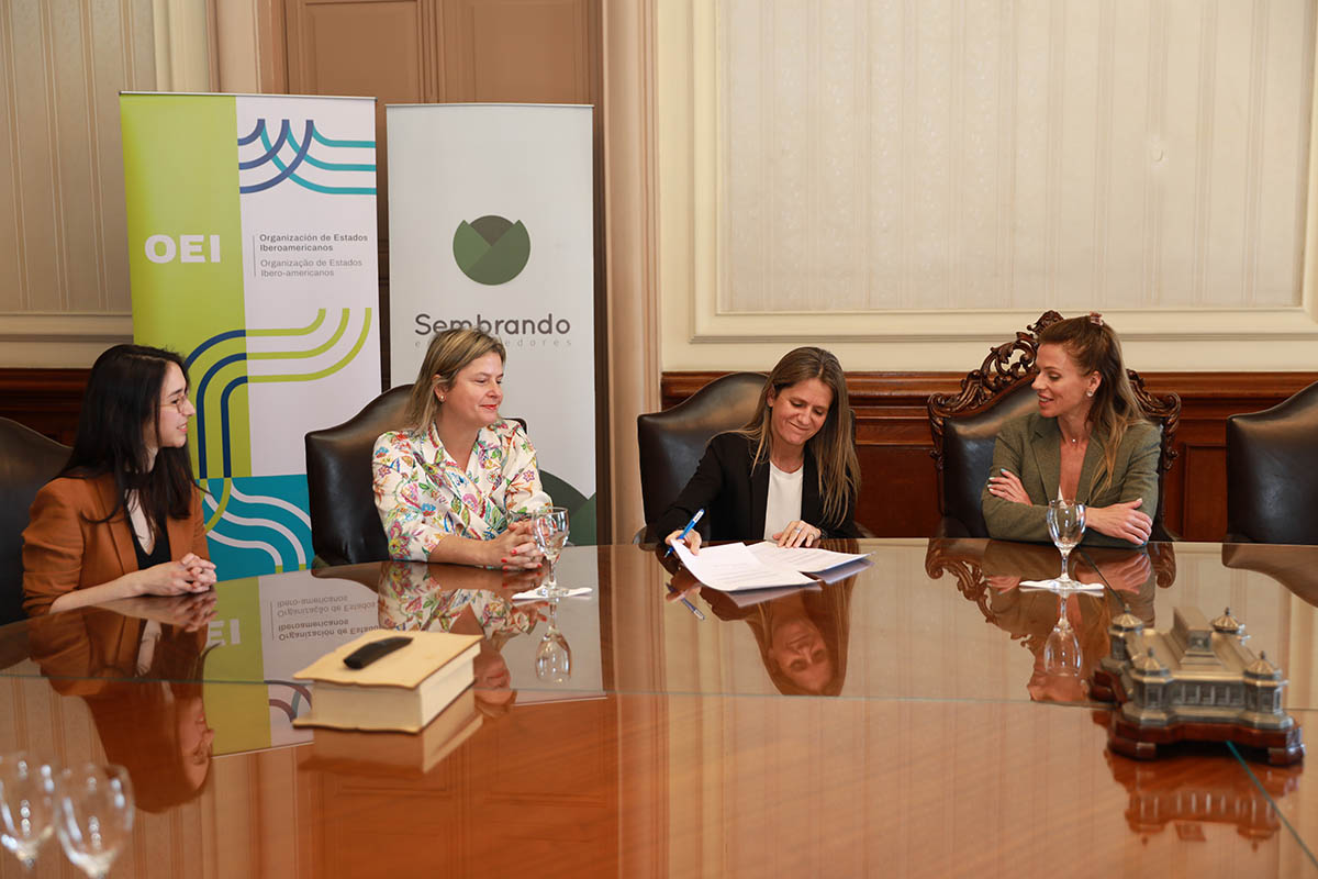 OEI formalizó colaboración con el Programa de Presidencia de la República “Sembrando”