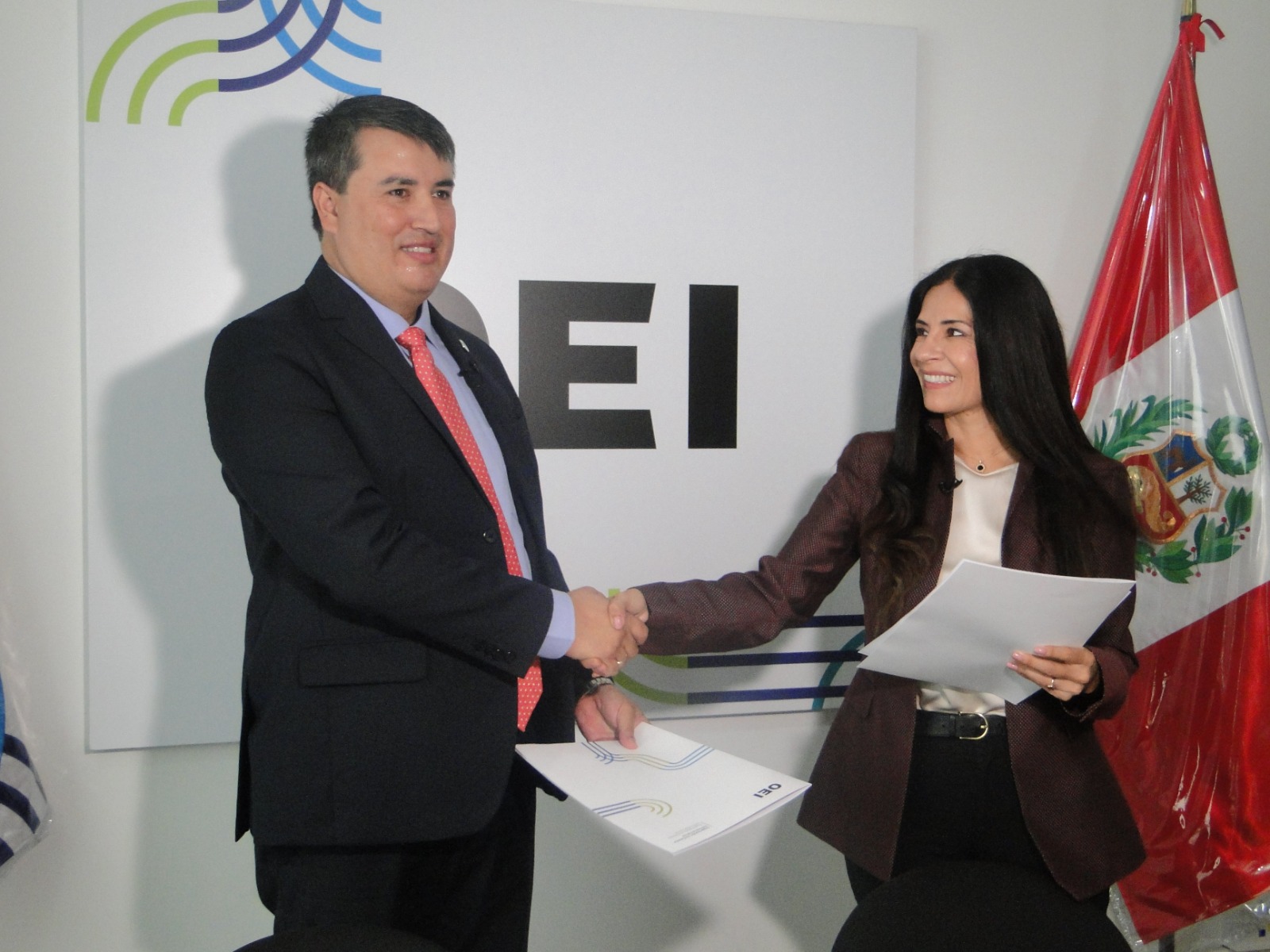 OEI y el Programa “Hablemos de Educación con Ana Romero”, firman un convenio para impulsar contenidos educativos a nivel de Iberoamérica en Perú