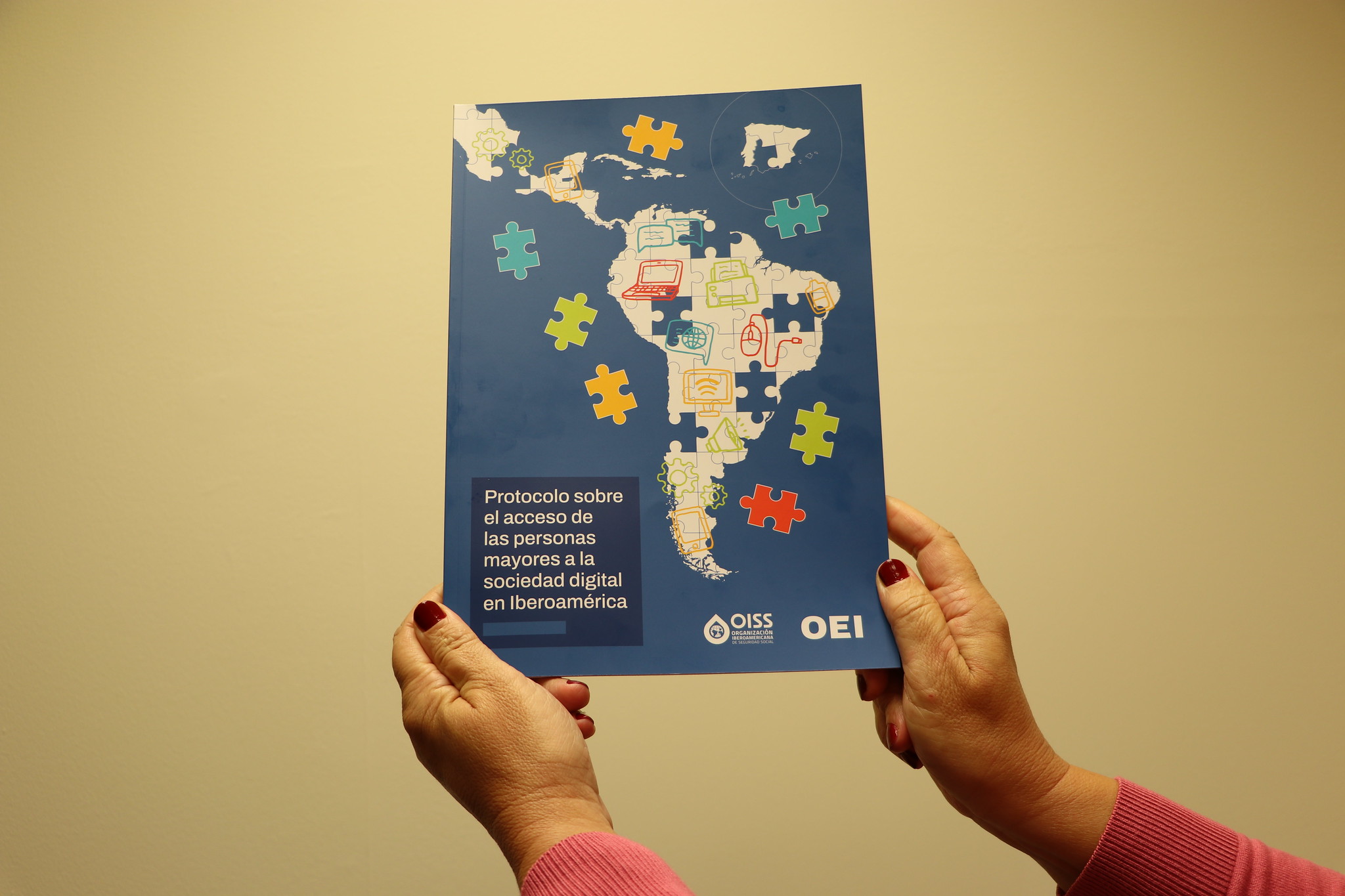 OEI e OISS lançam protocolo para impulsionar a inclusão digital de idosos na Ibero-América 