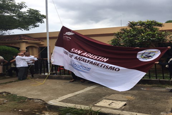 San Agustín es declarado como el 6to. municipio de Usulután libre de analfabetismo