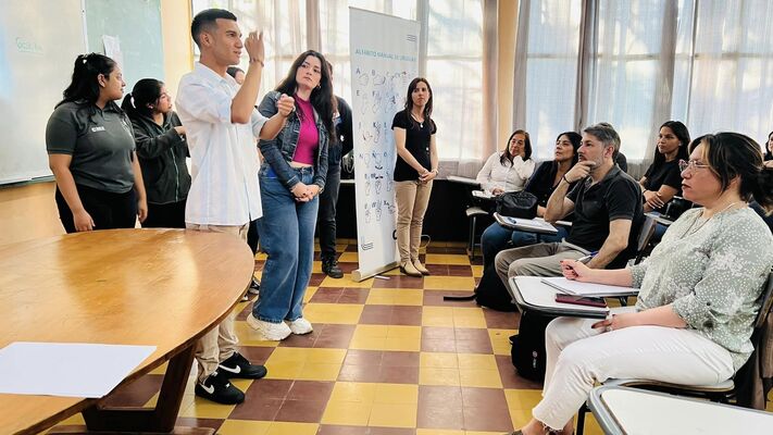 La OEI organiza talleres de sensibilización y aproximación a la Lengua de Señas Uruguaya con docentes y estudiantes en Artigas 