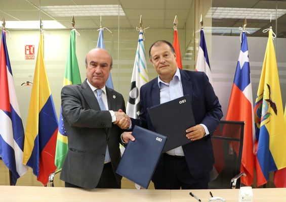 Formação e governança digital: eixos do acordo entre a OEI e o Centro Latino-Americano de Administração para o Desenvolvimento (CLAD)