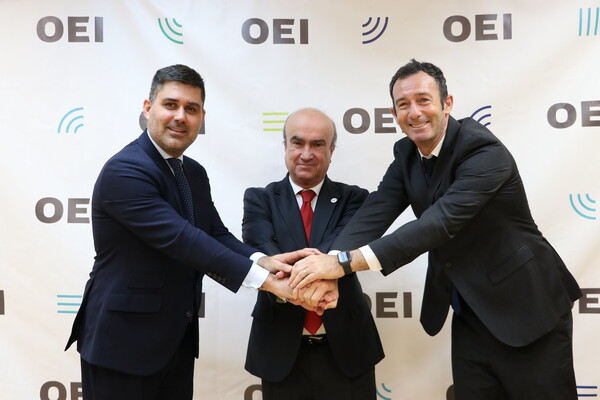 Hasta 65.000 futbolistas de 10 países podrán acceder a formación gracias a un acuerdo entre la OEI, FIFPro Sudamérica y AFE