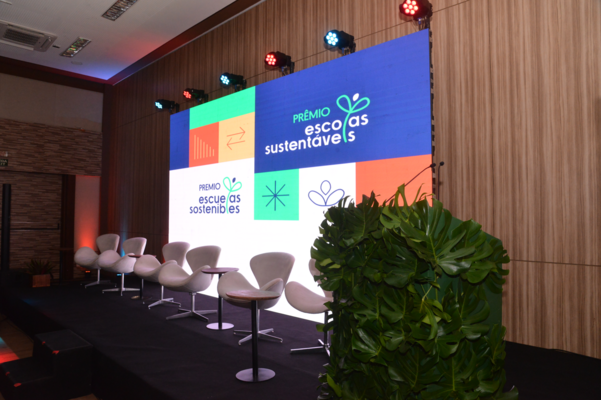 Santillana, OEI y Fundación Santillana, en colaboración con UNIR, lanzan la II edición del Premio Escuelas Sostenibles