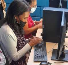 La OEI en Honduras y la Asociación ALCANCE contribuyen a la alfabetización digital de adultos y adultos mayores