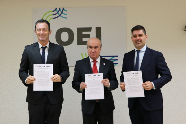 Hasta 65.000 futbolistas de 10 países podrán acceder a formación gracias a un acuerdo entre la OEI, FIFPro Sudamérica y AFE 