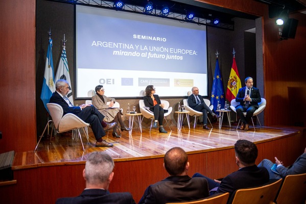  Seminario: Argentina y la Unión Europea - Mirando al futuro juntos 