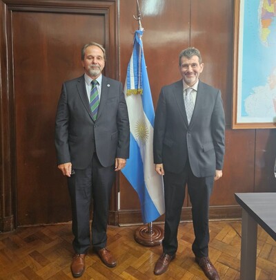 El director de la OEI Argentina, Luis Scasso, visitó al secretario de Asuntos Internacionales de la Defensa, Juan Battaleme