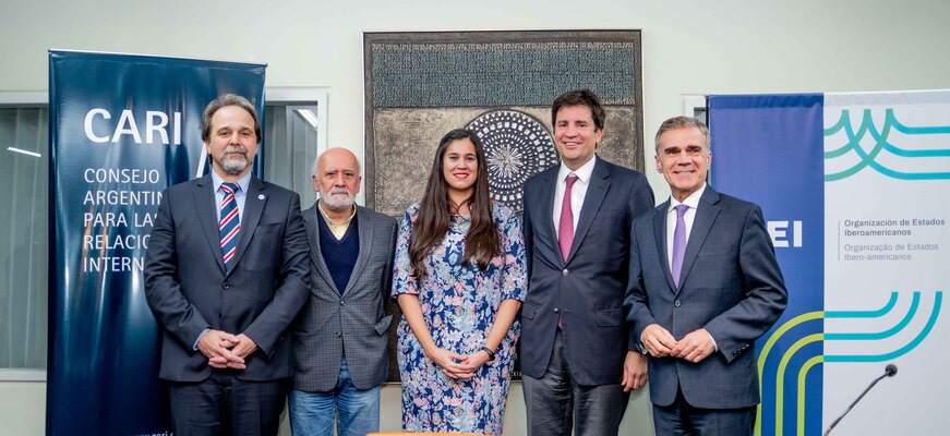 La OEI Argentina y el CARI organizaron el Seminario "Desafíos Globales y Regionales: la política internacional para el próximo ciclo presidencial"  