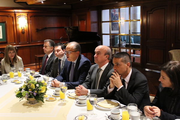 Desayuno de trabajo del Secretario General de la #OEI, Mariano Jabonero @JaboneroOEI con la institucionalidad Colombiana