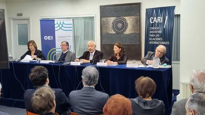    El Consejo Argentino para las Relaciones Internacionales con el apoyo de OEI Argentina realizó el Seminario “Cuatro Décadas de Política Exterior en Democracia: Trayectoria, Logros y Desafíos” 