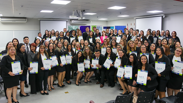 Más de 100 educadores paraguayos finalizaron curso de Especialización en Liderazgo y Gestión en Redes