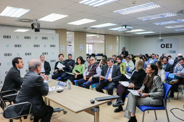 Ministros y responsables de Educación de Iberoamérica debaten sobre liderazgo y alta gerencia educativa en la sede de la OEI en Madrid