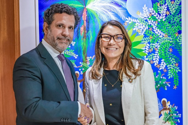 Primeira-dama do Brasil recebe diretor da OEI