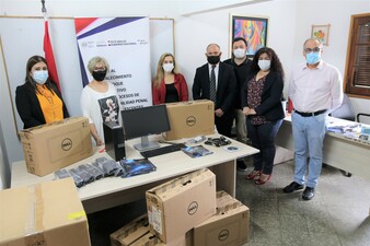 OEI acompaña entrega de equipos informáticos en Paraguay