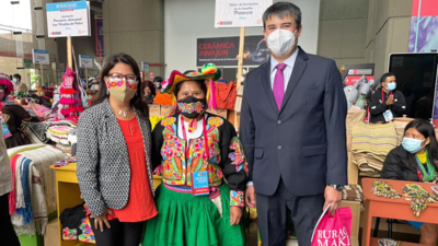 Director de OEI Perú estuvo presente en la inauguración de la exposición-venta Ruraq Maki, Hecho a Mano