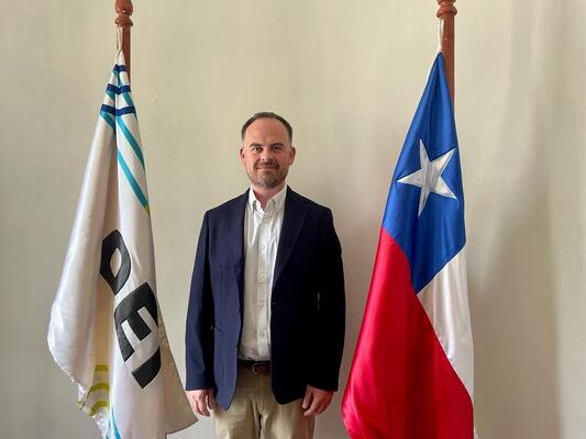 Javier Azócar Bizama asume como nuevo director de la Oficina de la OEI en Chile