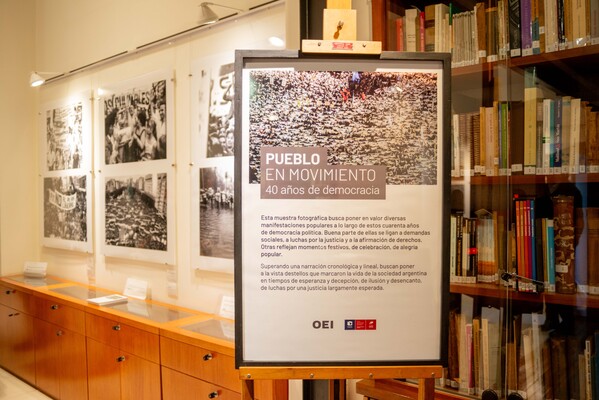Inauguración de la muestra fotográfica "PUEBLO EN MOVIMIENTO. 40 años de democracia
