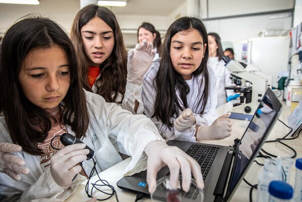 La ciencia en femenino avanza en Iberoamérica: Argentina, Paraguay y Uruguay cuentan ya con más del 50% de mujeres científicas