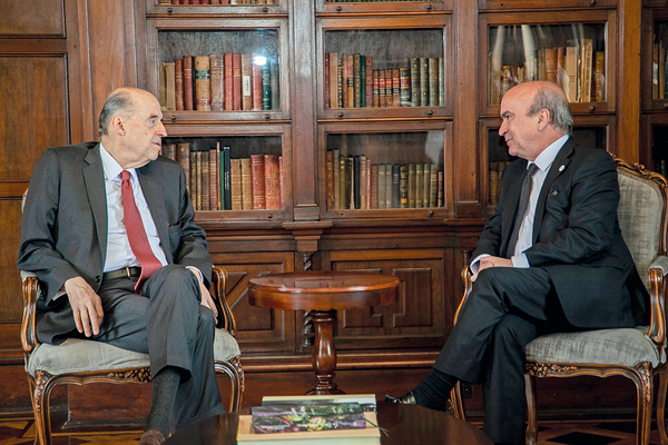 Mariano Jabonero se reúne con el ministro de Relaciones Exteriores Álvaro Leyva