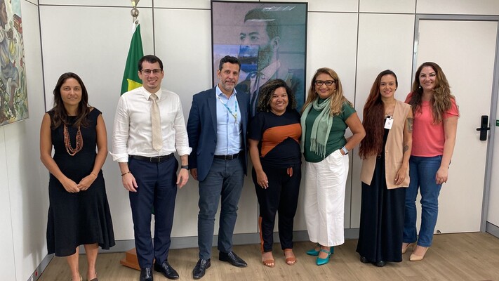 La OEI estudia una asociación con el gobierno brasileño para hacer frente a la crisis humanitaria de los yanomami