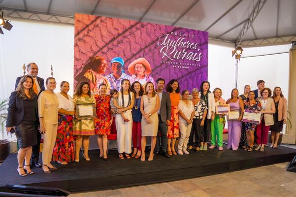 Iniciativas que focam em energias renováveis, conhecimento tradicional e preservação são vencedoras da 2ª edição do Prêmio Mulheres Rurais  Espanha Reconhece
