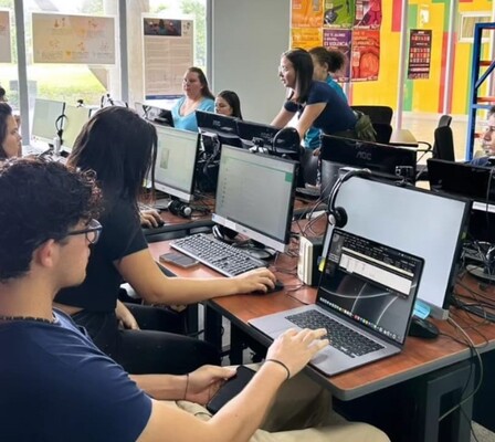 240 jóvenes de Pococí y Talamanca se capacitan en programación web gracias a OEI, Microsoft y MICITT