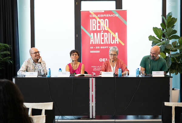 Vivir en el extranjero amplía los horizontes creativos: así lo afirman escritores iberoamericanos afincados en España en una nueva jornada del CIB Fest