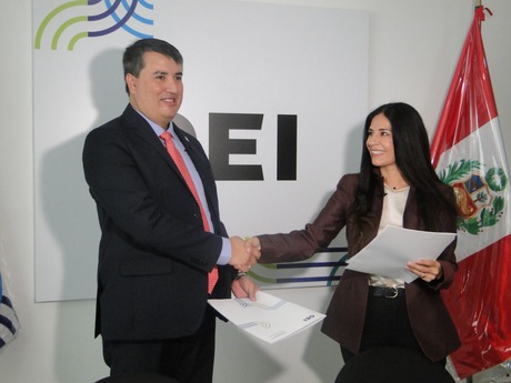 OEI y el Programa “Hablemos de Educación con Ana Romero”, firman un convenio