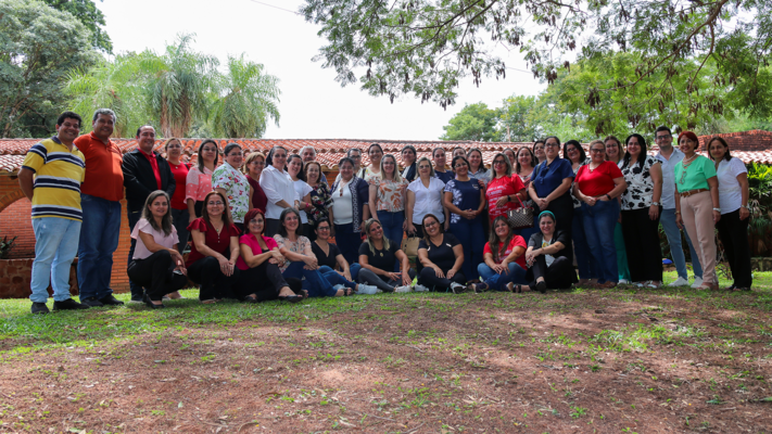 Tutoria para novos professores: programa chega a 15 departamentos no Paraguai