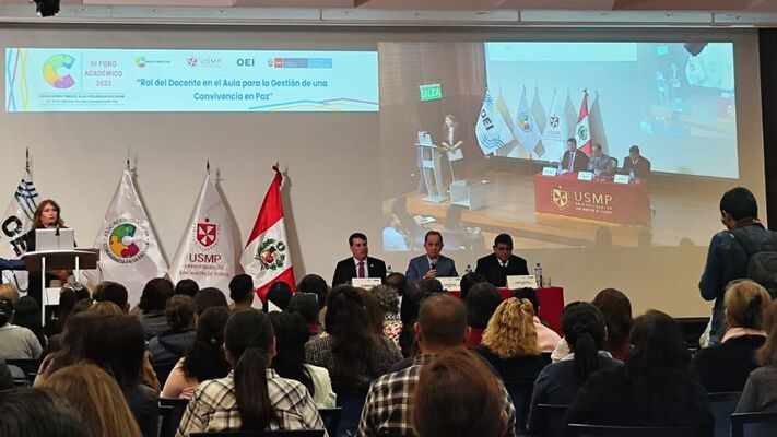 Foro académico logró reunir a docentes de Lima con el fin de reconocer el rol importante que desarrollan ante casos de bullying