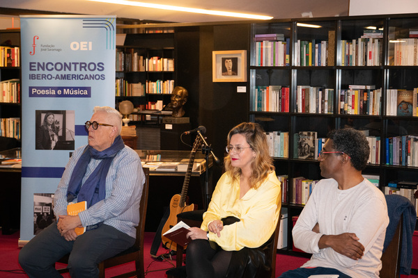 La poesía feminista y el son cubano marcan el regreso de los Encuentros Iberoamericanos: Poesía y Música en la Casa dos Bicos