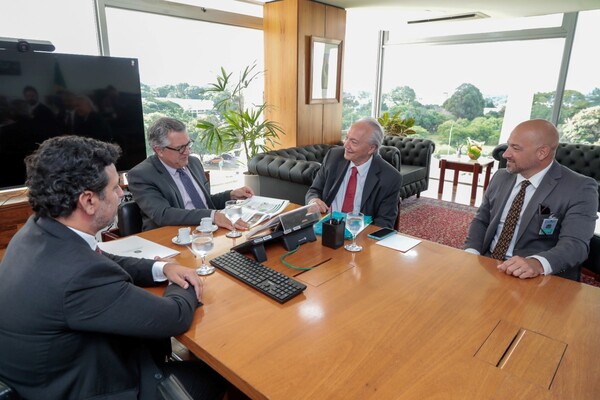 Barchini reúne-se com ministro-chefe da Secretaria de Relações Institucionais do Brasil