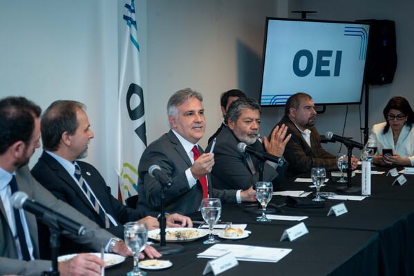 Gobernador de Córdoba visitó la OEI Argentina 