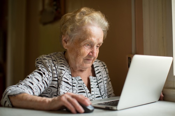 Nº 233 - Brecha digital de los mayores