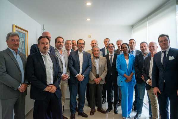 Reunión de trabajo entre el presidente de CAF y empresarios en OEI Argentina 