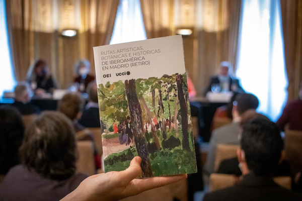 OEI y UCCI lanzan una guía que reivindica la huella artística, botánica e histórica de Iberoamérica en el parque del Retiro de Madrid