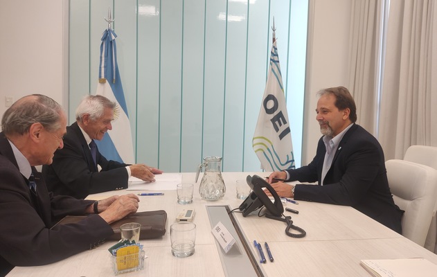 Firma de convenio entre la Revista Criterio y la OEI Argentina 
