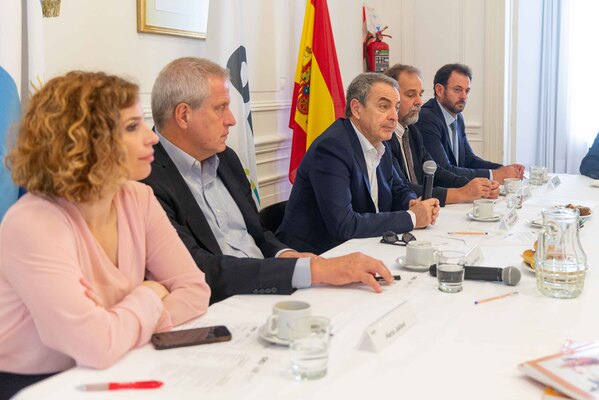Expresidente de España, José Luis Rodríguez Zapatero, disertó en OEI en Argentina