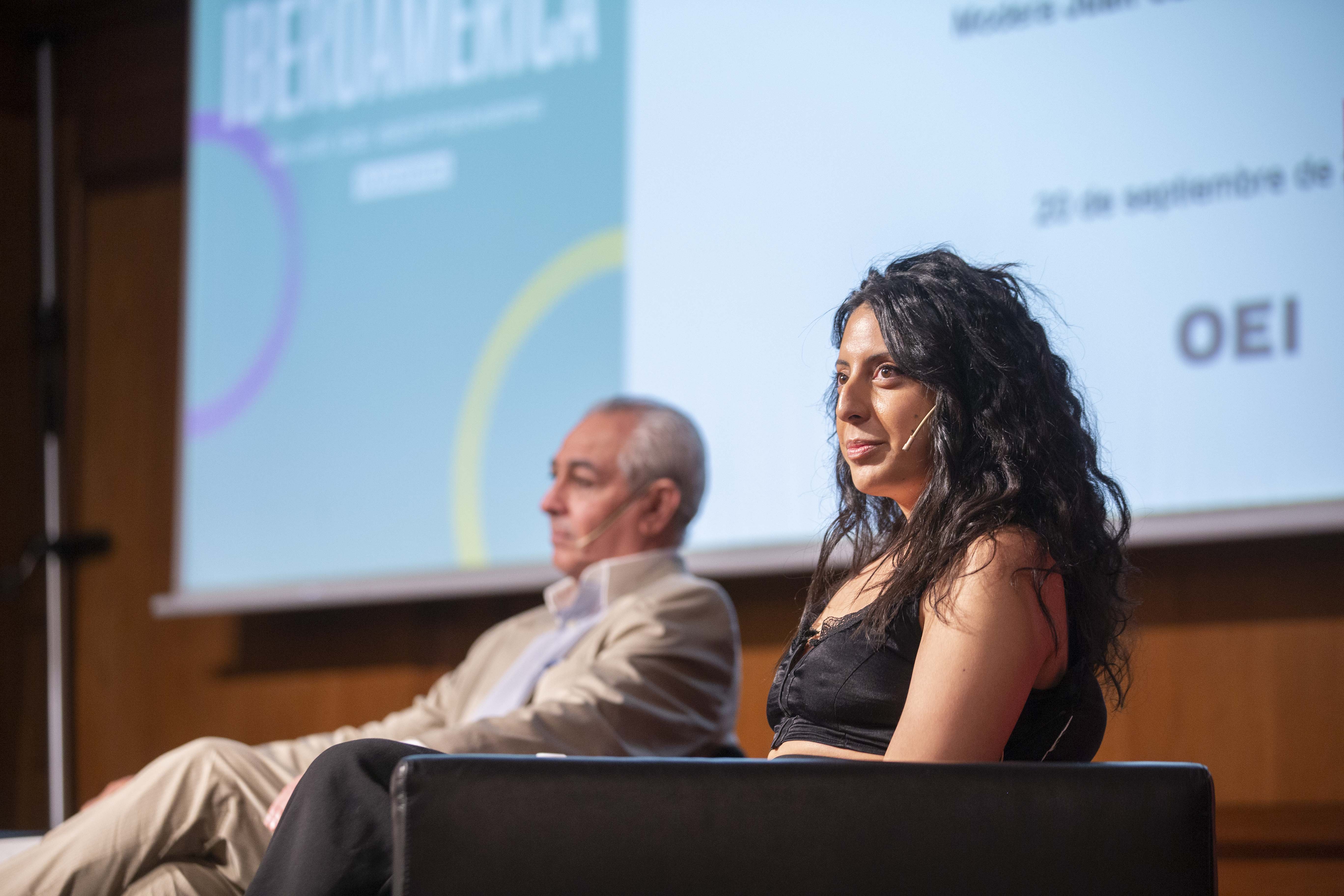 Los escritores Brenda Navarro, Mónica Ojeda y Jorge Eduardo Benavides apuestan por una literatura en español más allá de las etiquetas de nacionalidad